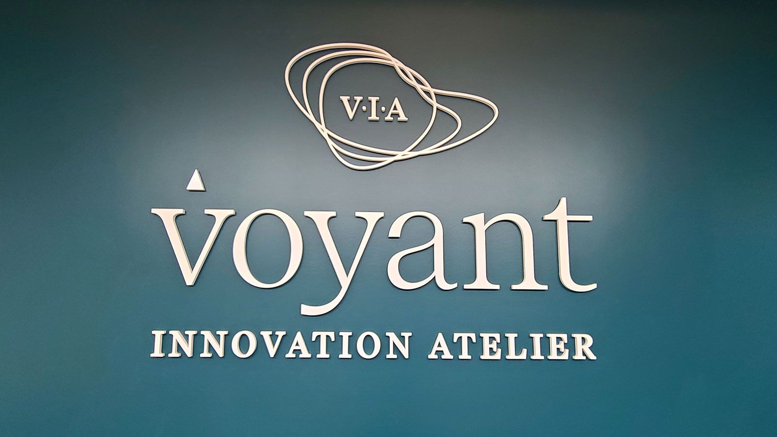 Voyant interior sign