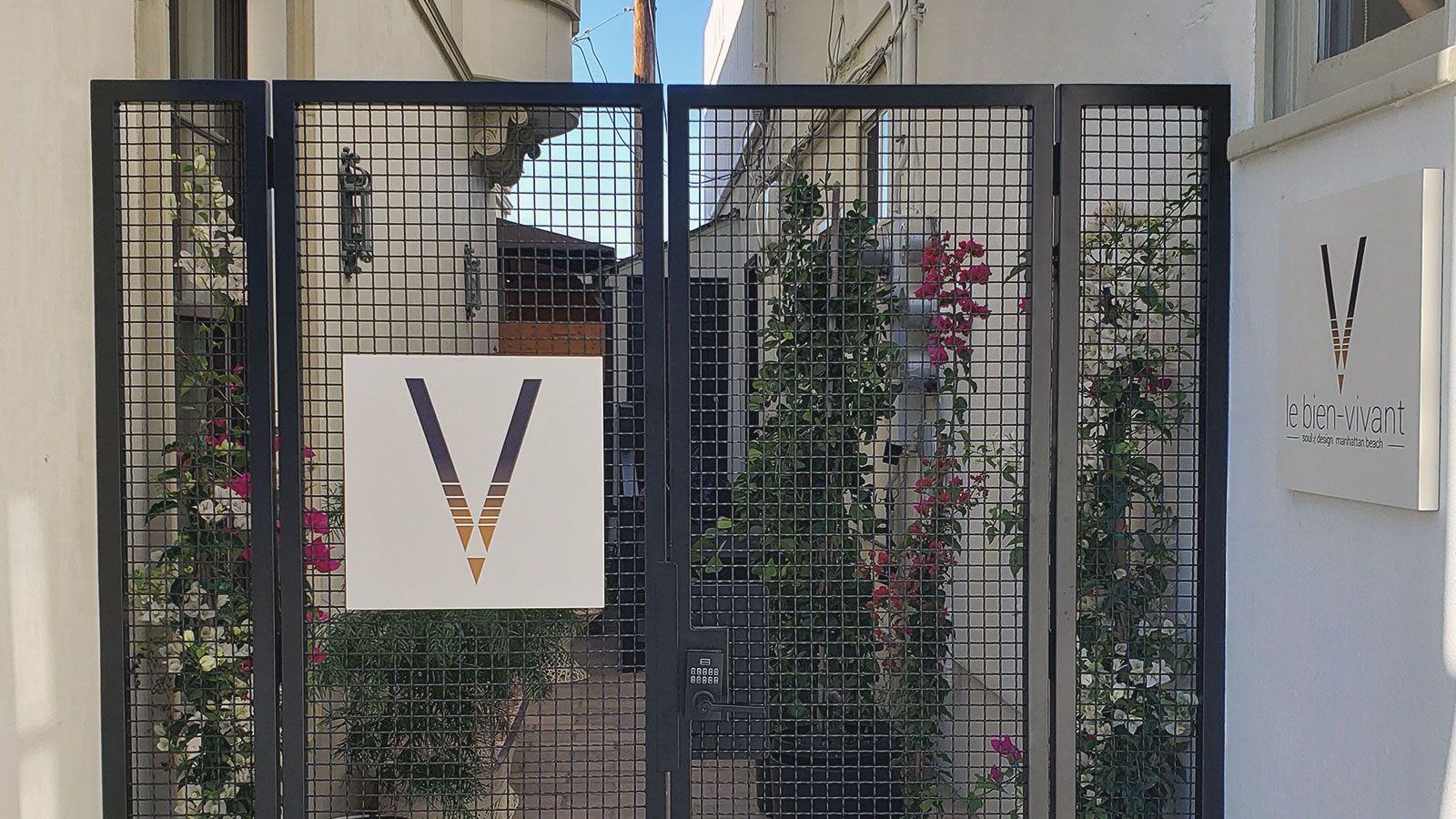 le bien vivant aluminum signs