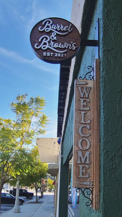 Barrel and browns blade sign