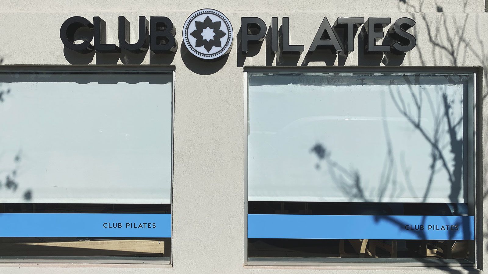 Club pilates building sign