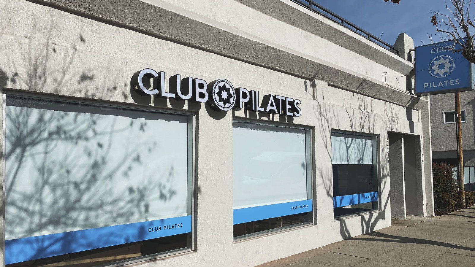 club pilates building signs
