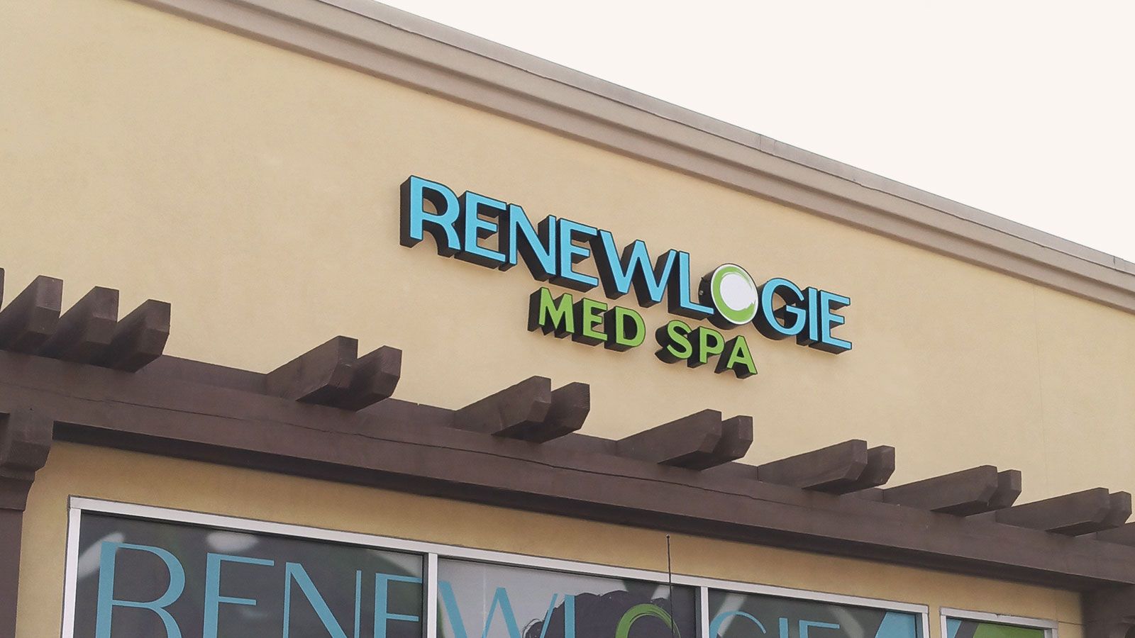 renewlogie med spa building sign