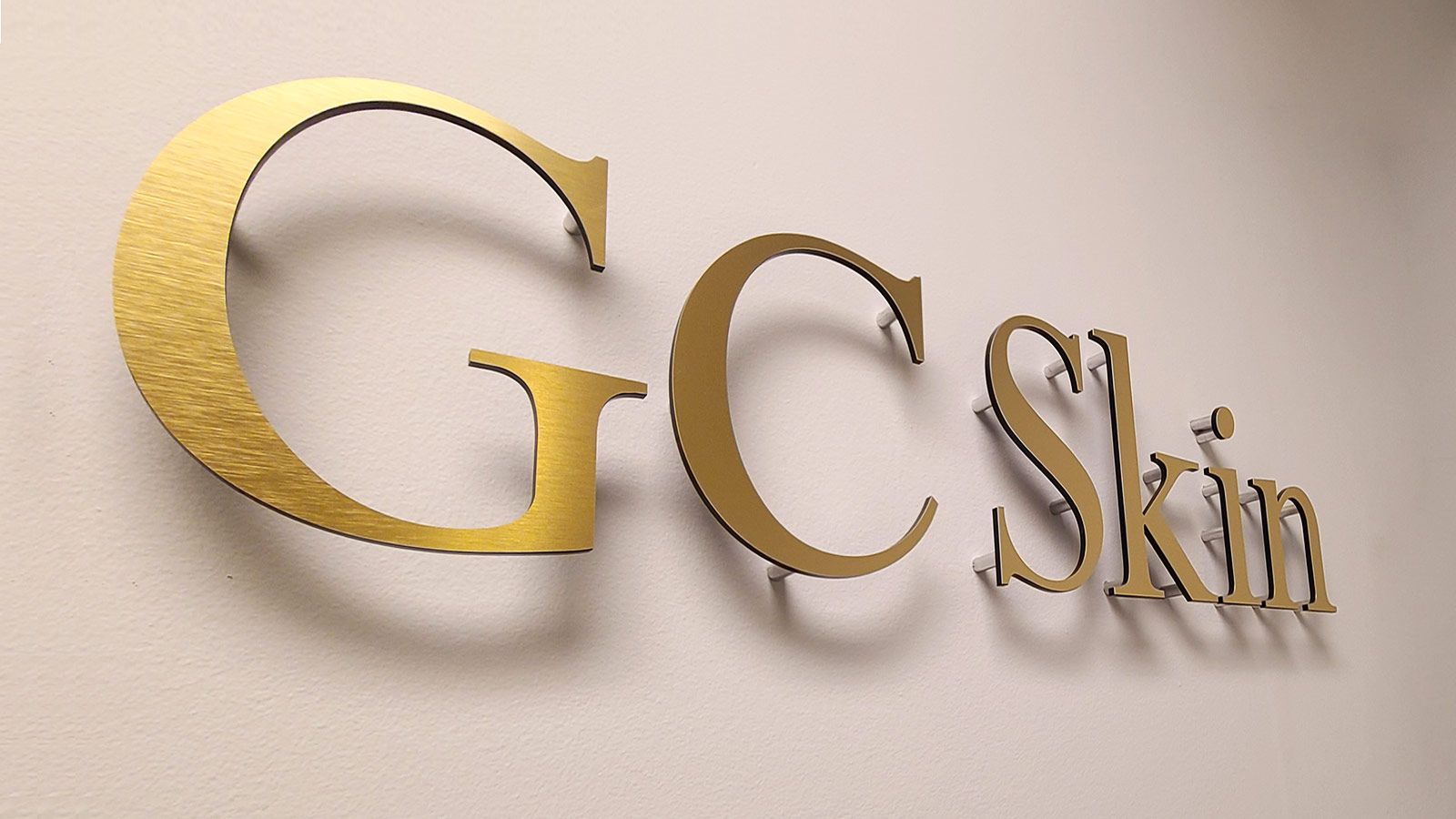 gc skin brushed aluminum sign