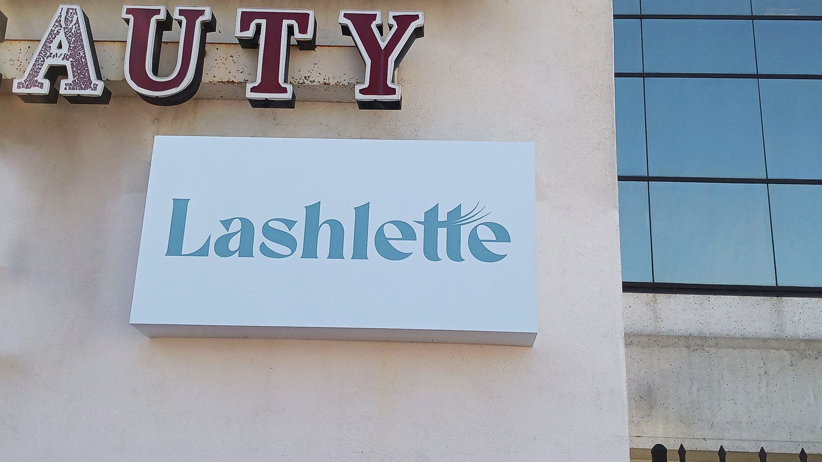 lashlette outdoor aluminum sign