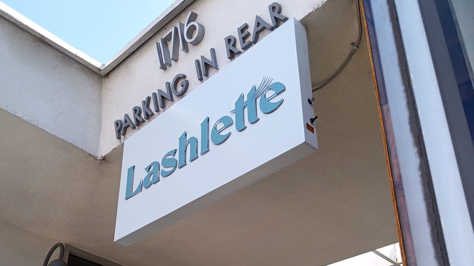 lashlette push through sign