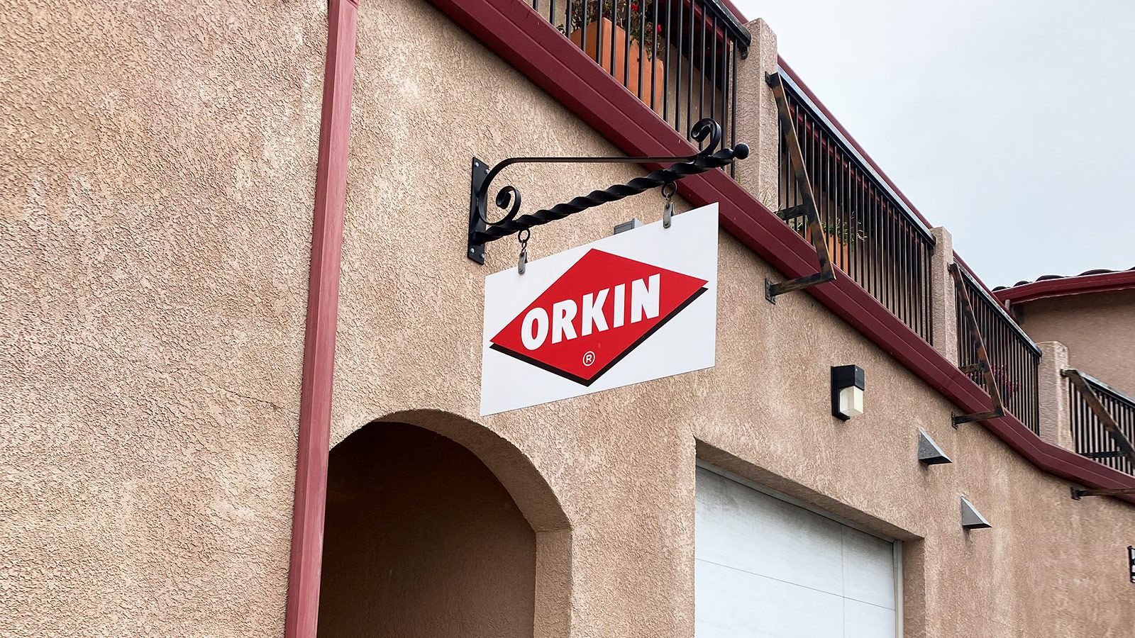 orkin wall blade sign
