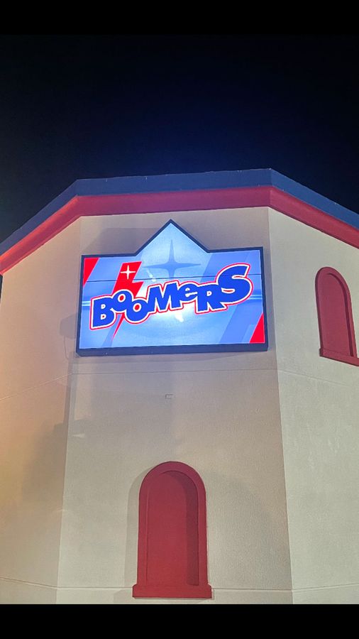 Boomers outdoor light box sign