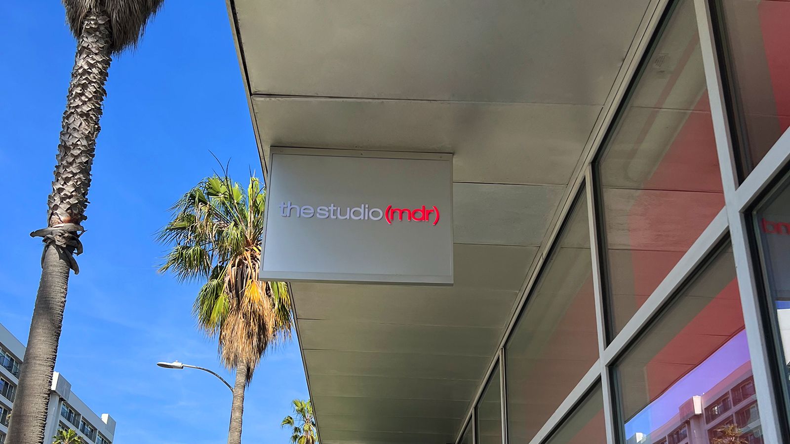 the studio mdr store signs