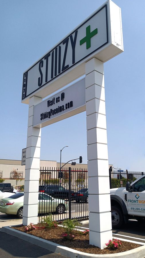 stilizy plaza sign