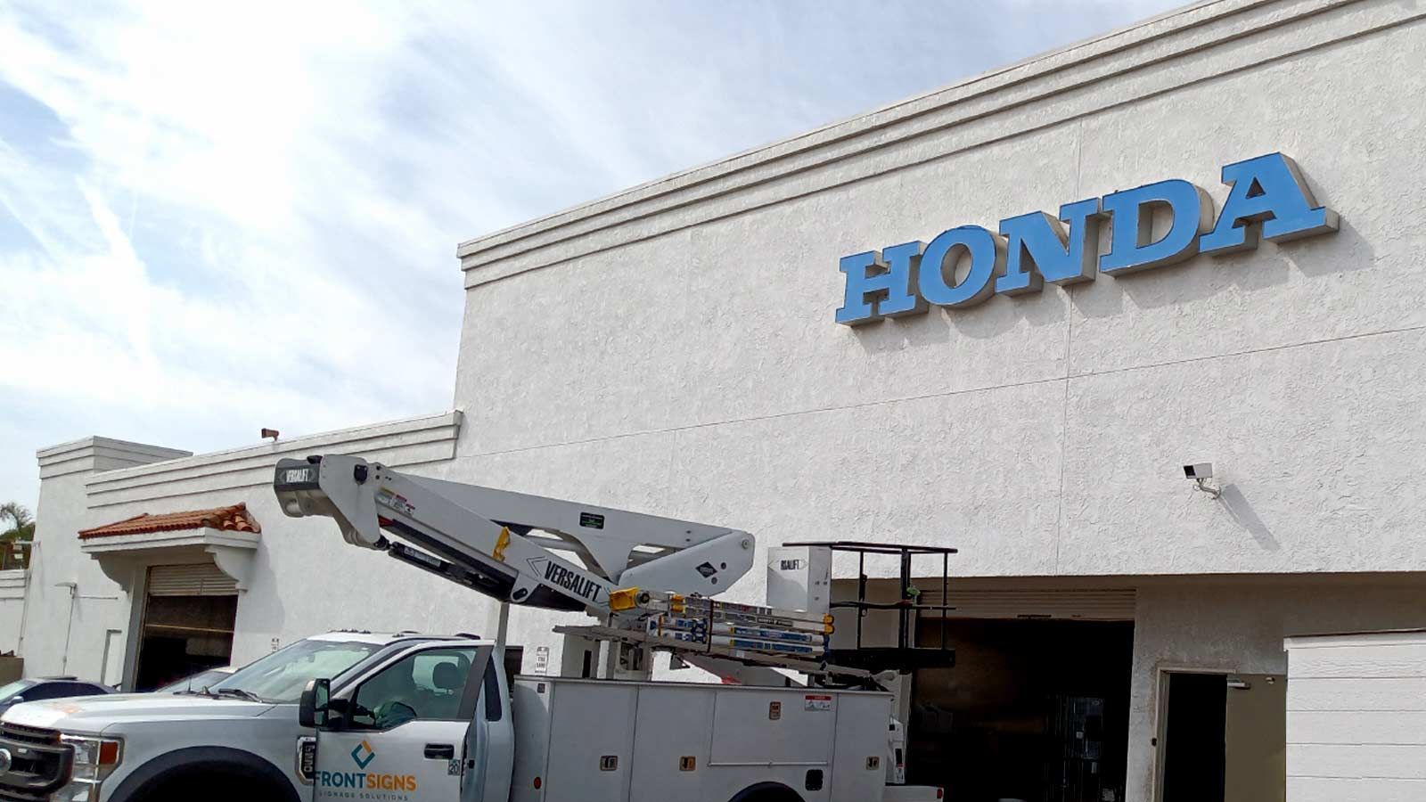 Honda building sign repair