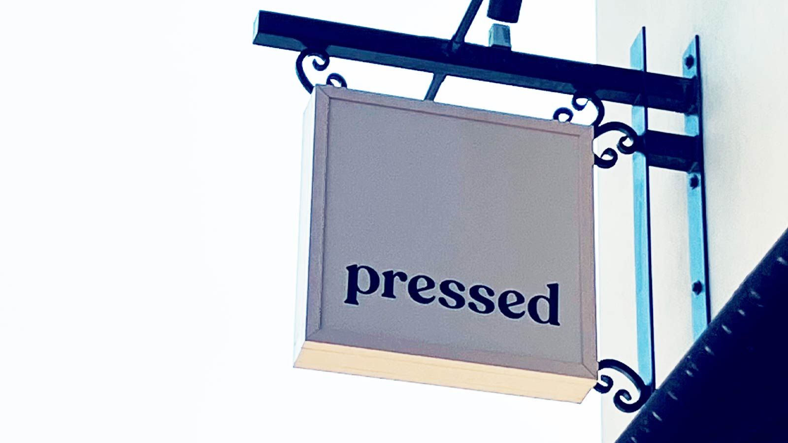 pressed juicery blade signage