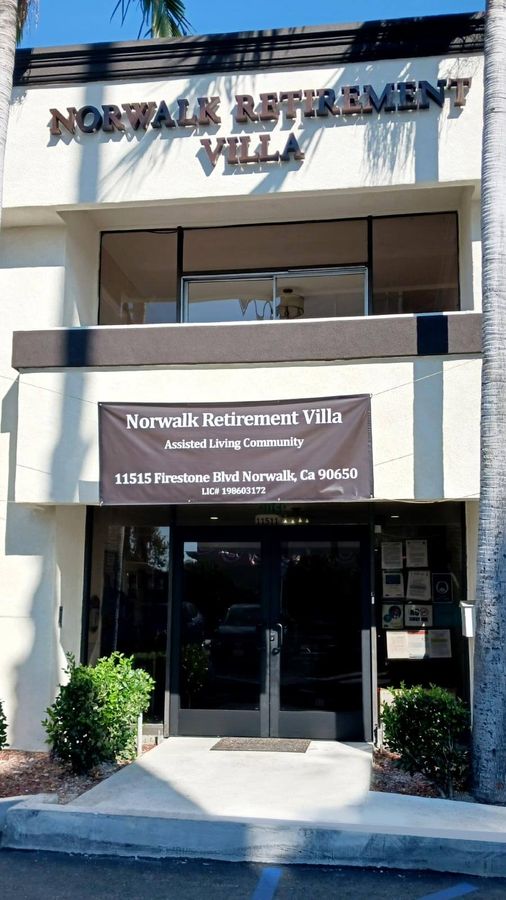 Norwalk Retirement Villa outdoor building display