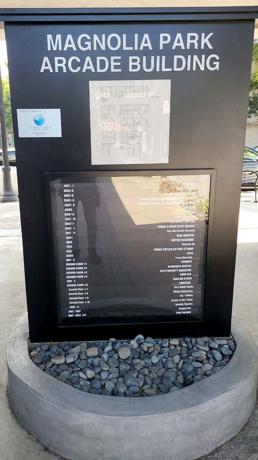 Magnolia Park Arcade Building outdoor monument display