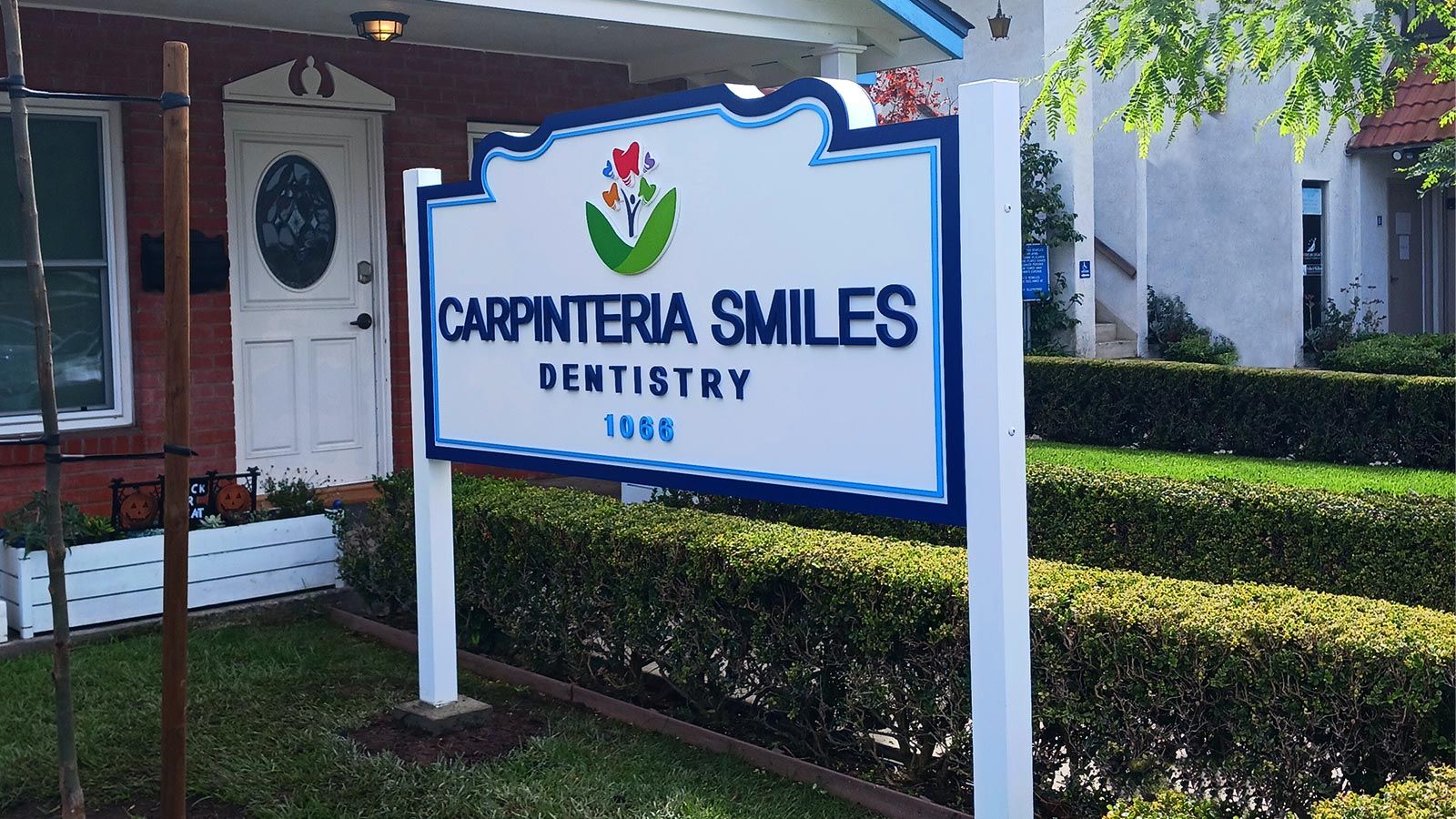 Carpinteria Smiles Dentistry monumental medical office sign