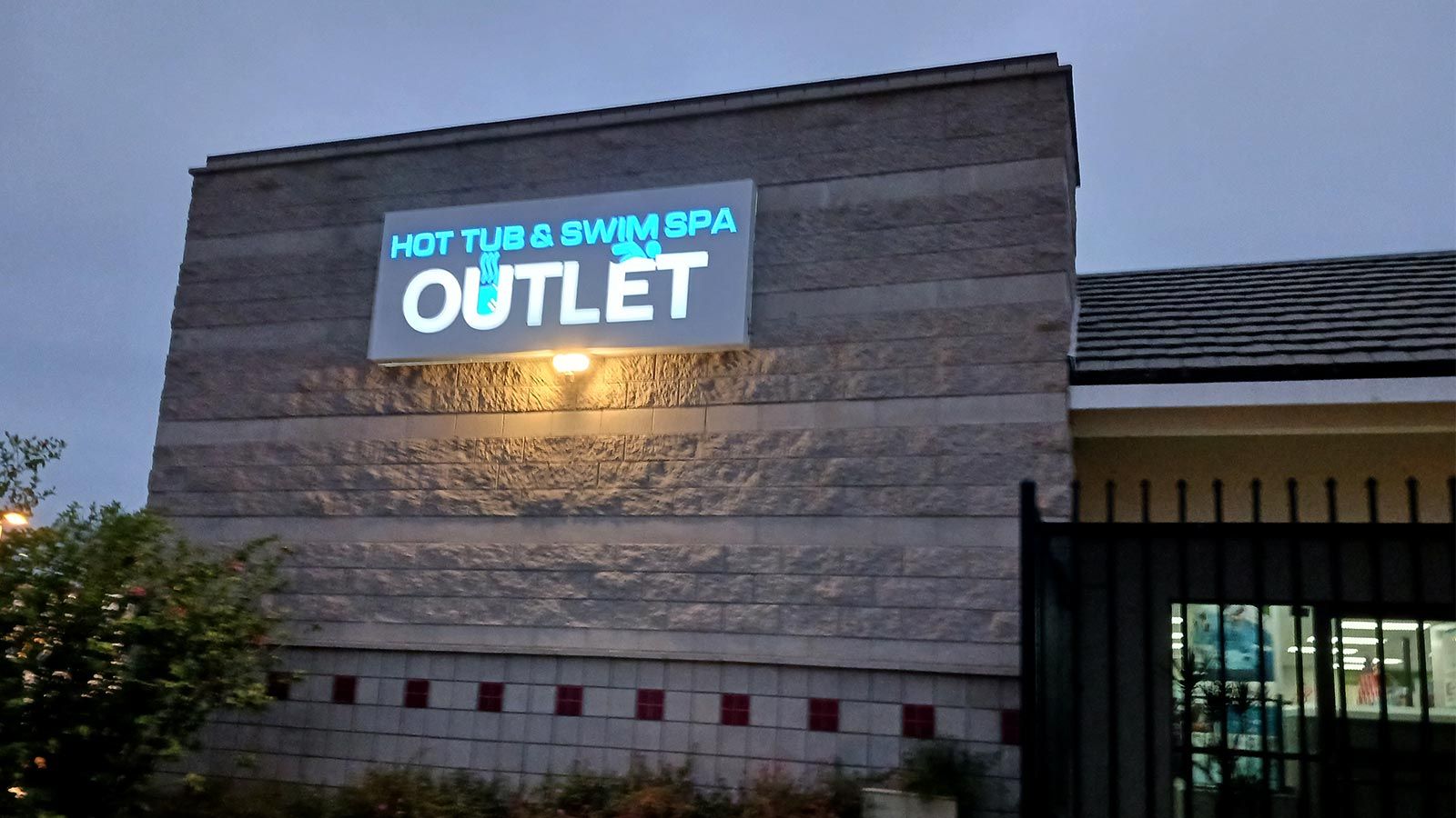 Hot Tub and Swim Spa Outlet building top sign