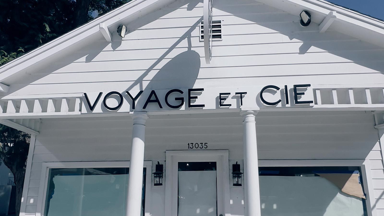 Voyage et Cie 3D sign mounted on the storefront