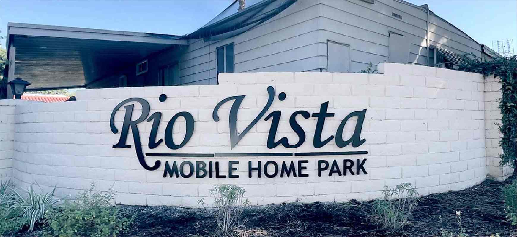 Rio Vista large letter signage in black made of aluminum for exterior wall branding