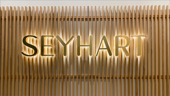 Seyhart letter signage in gold spelling the brand name made of aluminum and acrylic for design