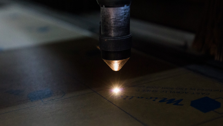 Laser engraving process on a sheet of acrylic with high-precision engraving technology