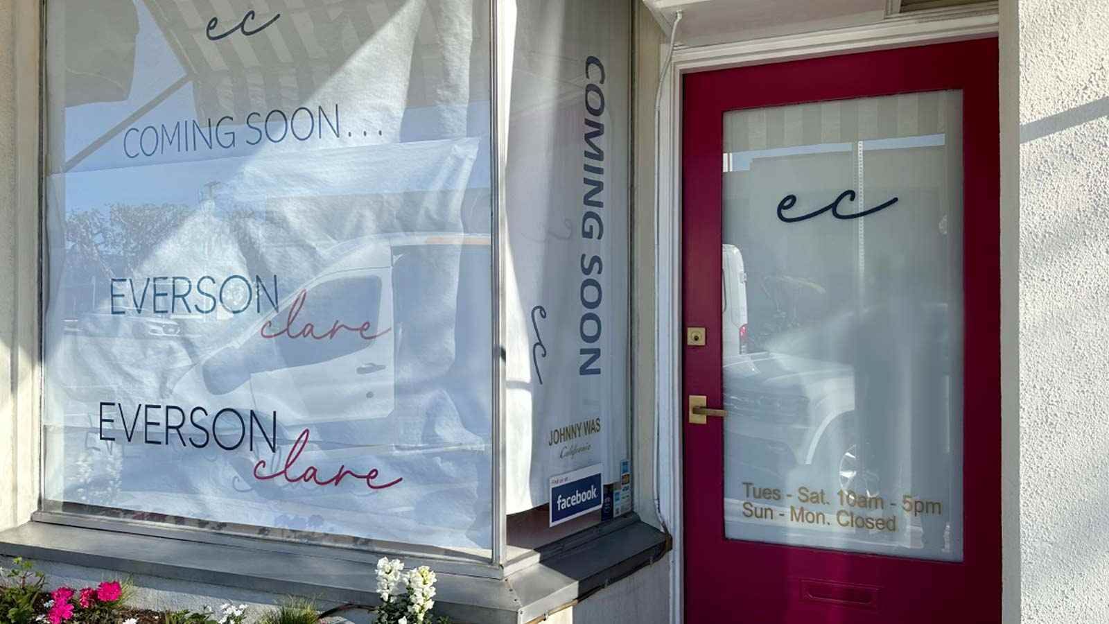 Everson Clare Boutique vinyl lettering on the storefront