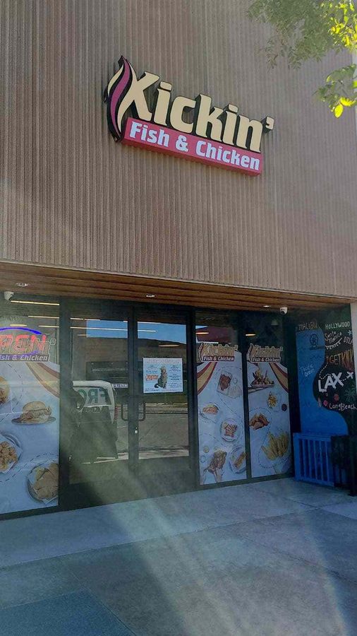 Kickin fish and chicken restaurant signs for the storefront