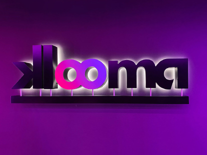 klooma modern business sign thumbnail