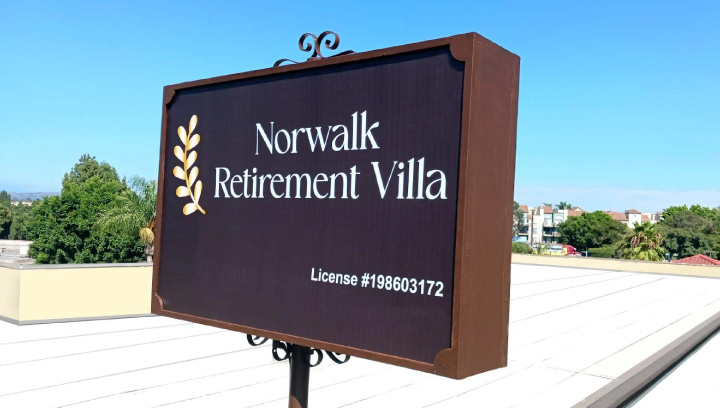 Norwalk Retirement Villa community signage made of lexan and aluminum for a pole display