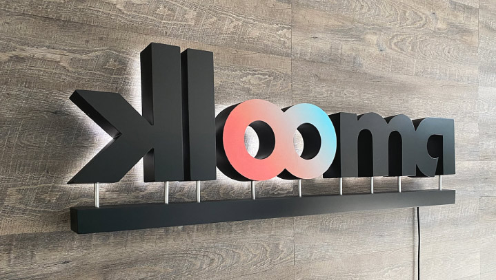 Klooma wall sign with colorful brand name letters made of aluminum and acrylic