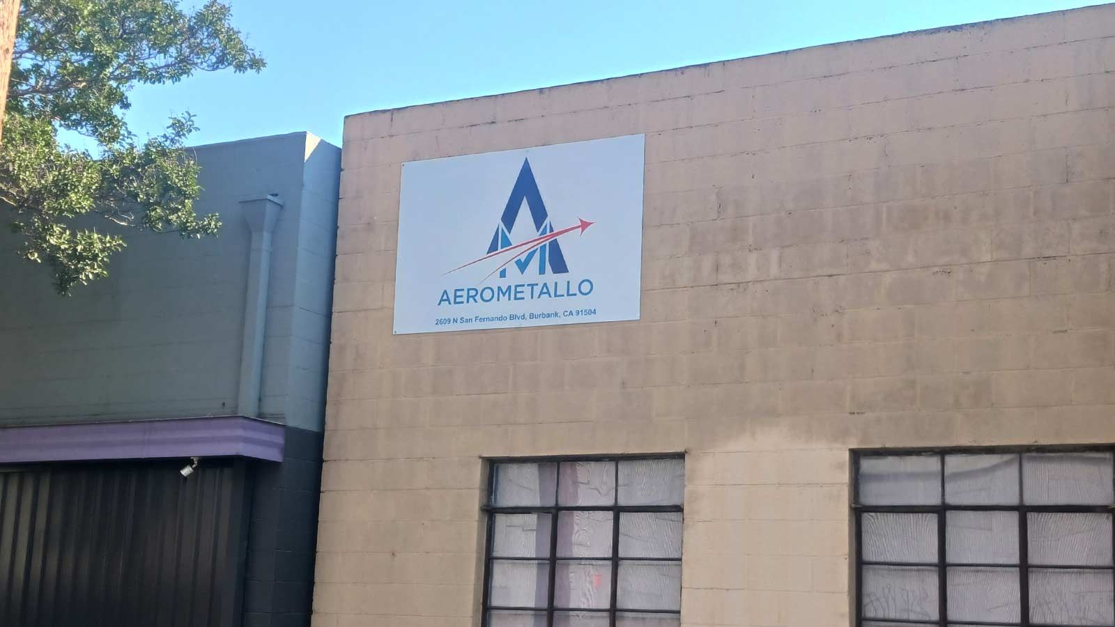 Aerometallo aluminum sign attached to the building