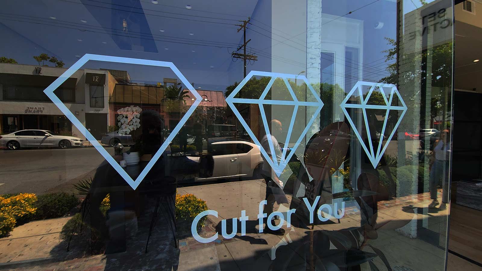 Appealing vinyl lettering applied to the storefront window