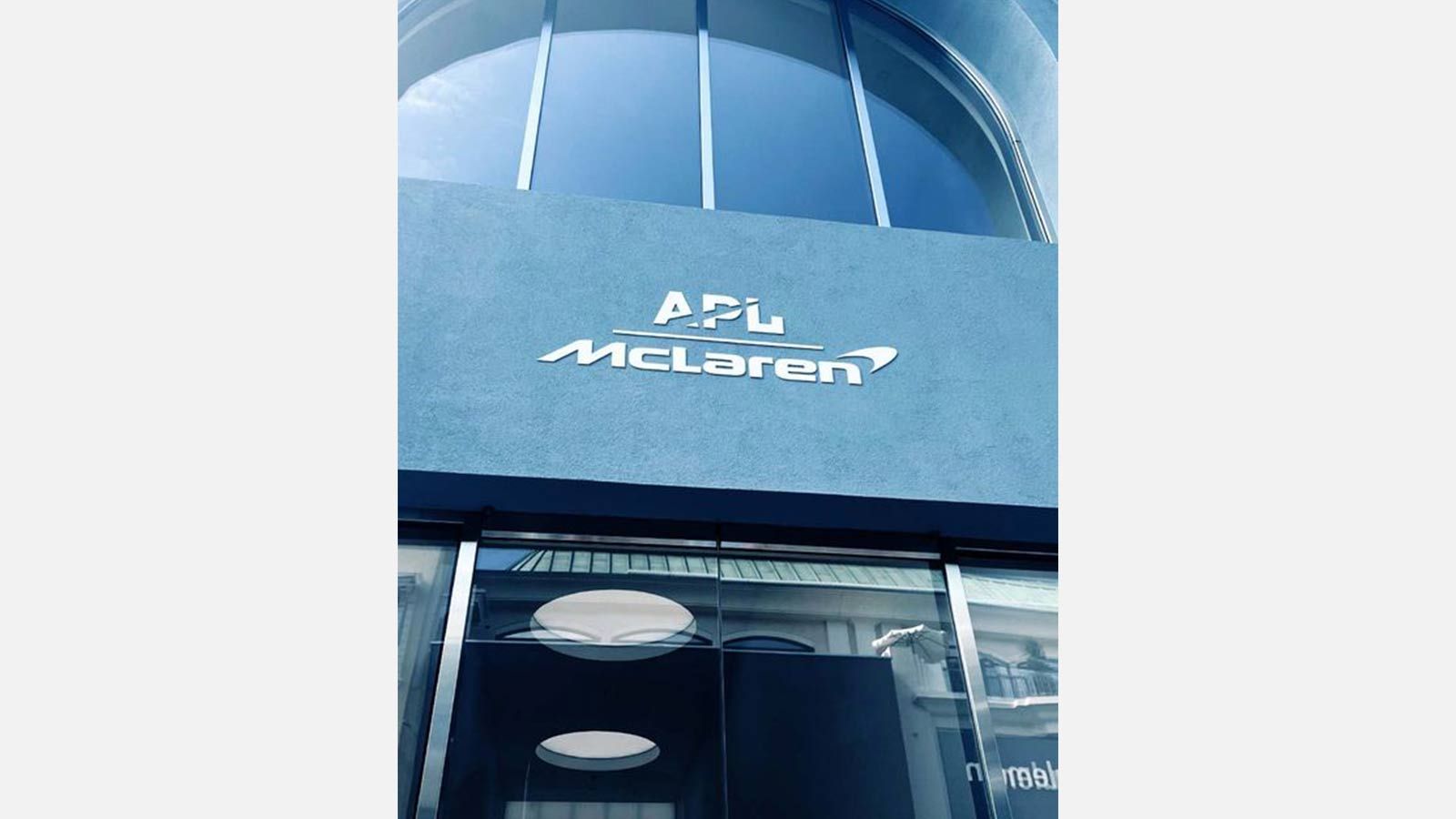 APL Mclaren outdoor sign installation