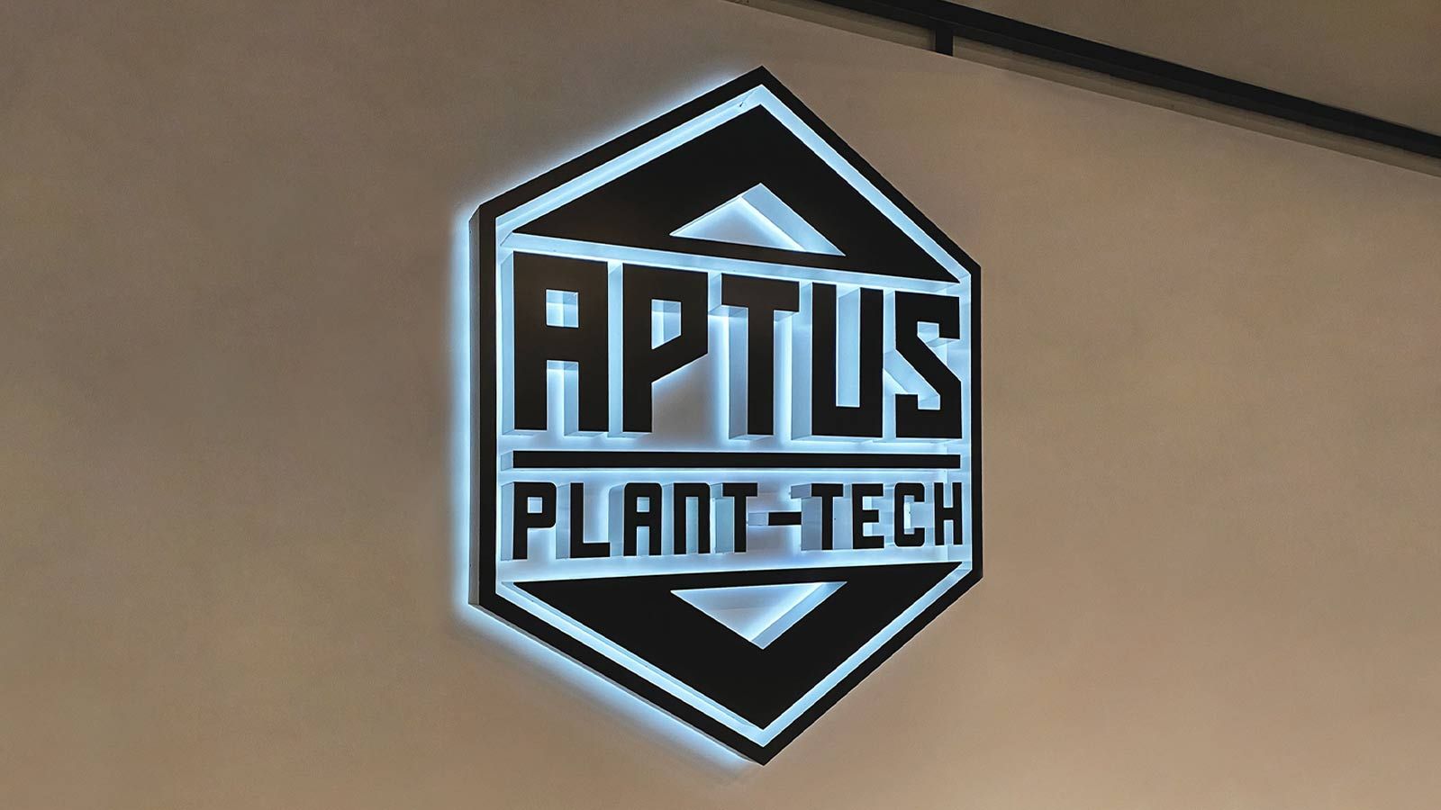 Aptus Plant-tech backlit sign