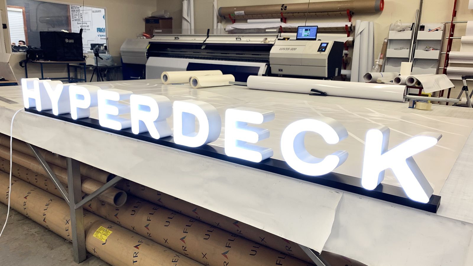 hyperdeck light up 3d letters stand