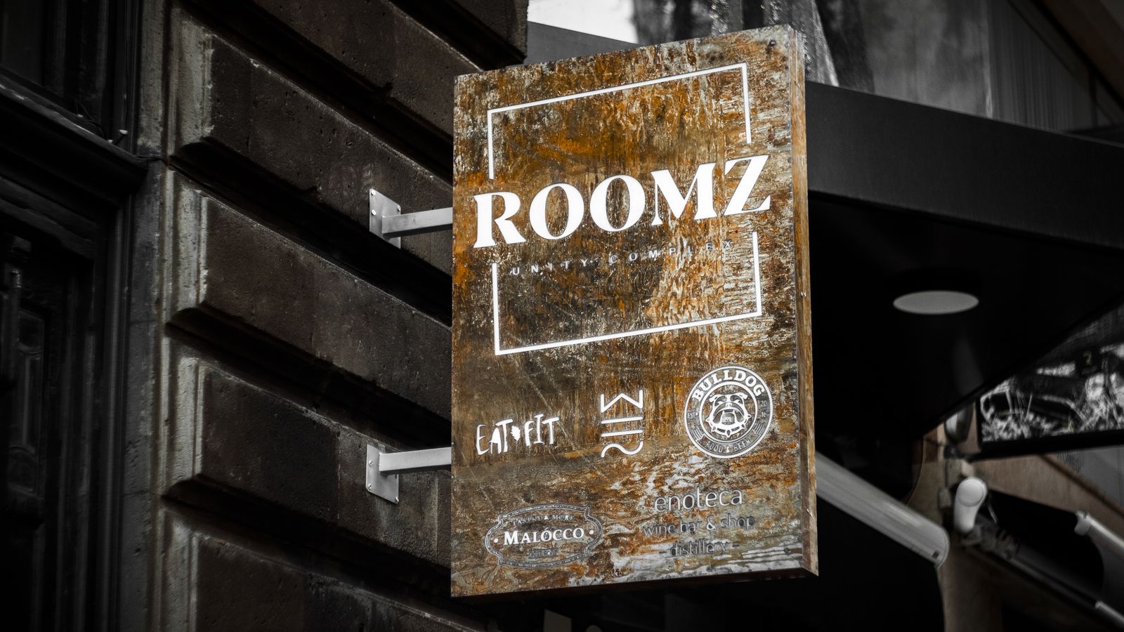 roomz wall blade steel sign