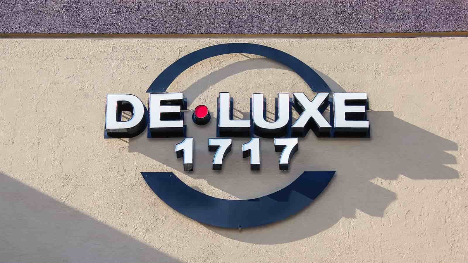 de luxe dimensional letters sign