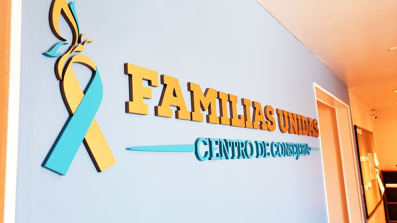 familias unidas office dimensional letters