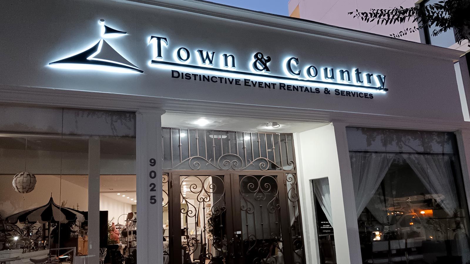 Town & Country 3D sign installed on the building