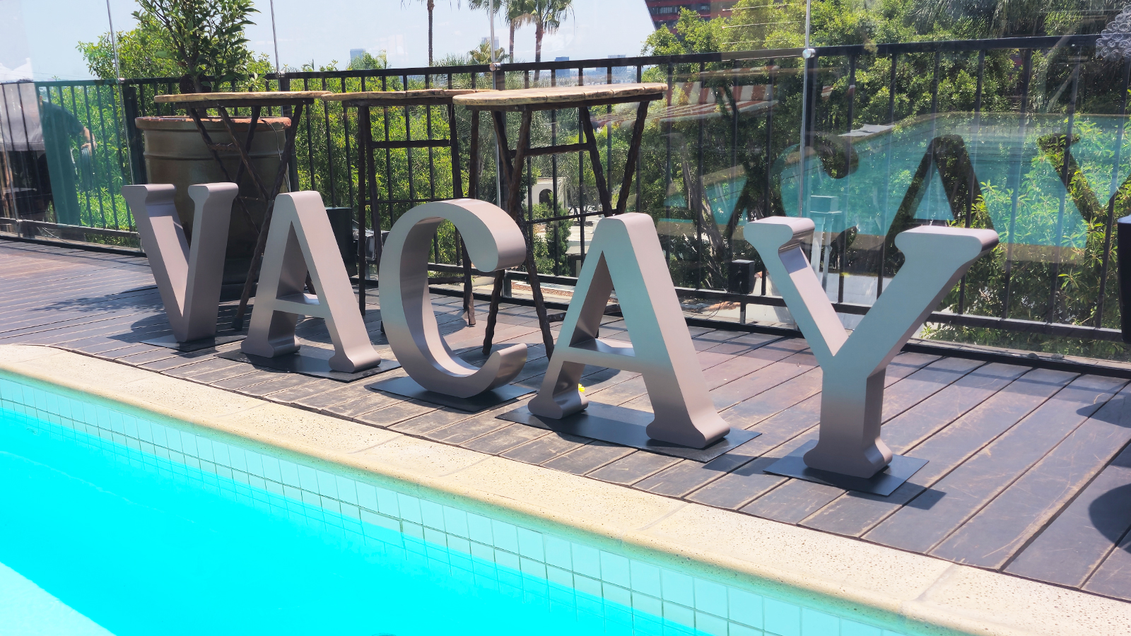 Base Beauty Aluminum Freestanding Design For Branding