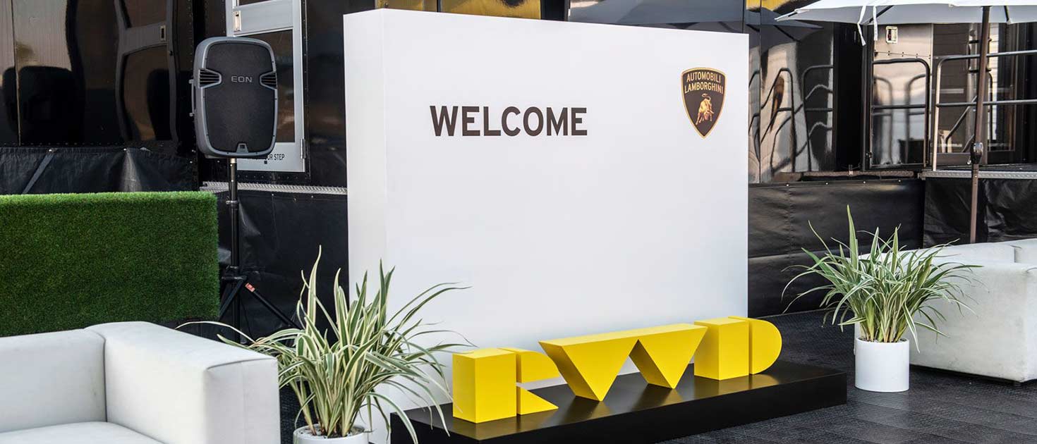 lamborghini-dimensional-freestanding-sign