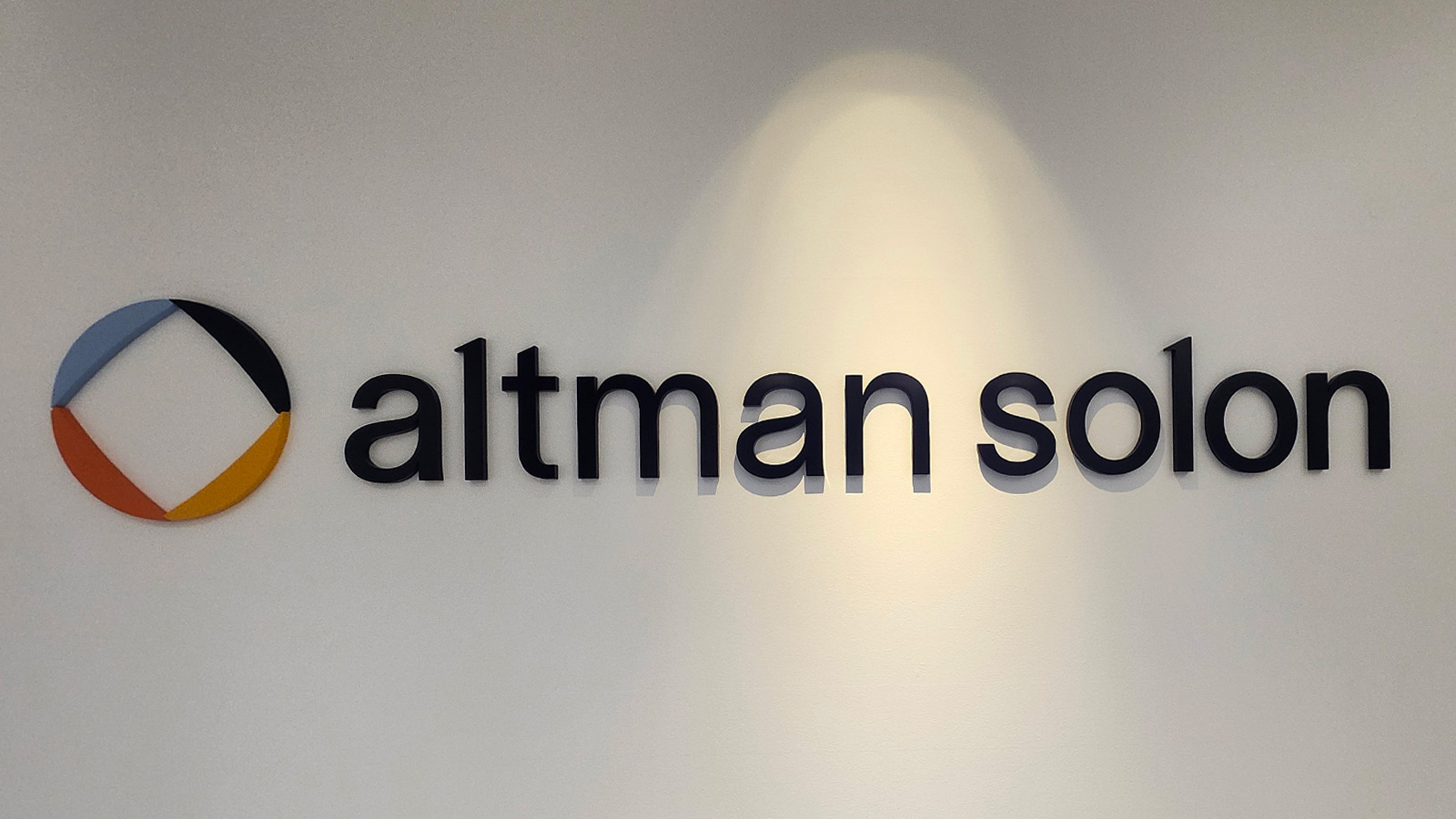 altman solon acrylic logo and letters on office wall