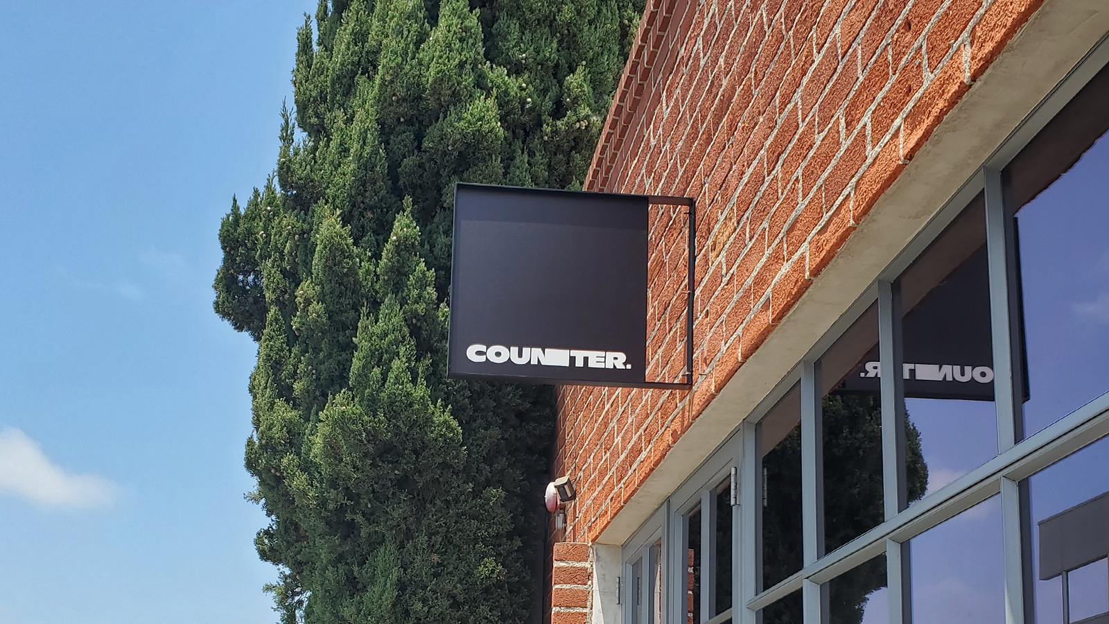 g2g ventures dibond blade sign on brick facade