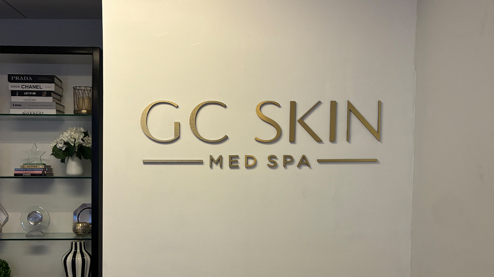 gc skin gold dimensional letters on interior wall